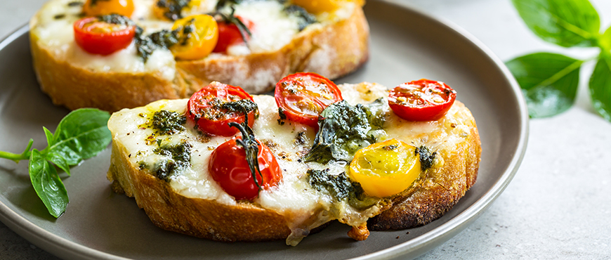 Enjoy some homemade crunchy snacks during the winter 5 Mozzarella Toast