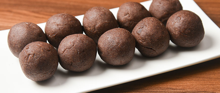 Celebrate Father’s Day by Preparing Delicious Dishes with Organic Ingredients! 5 Ragi Ladoo